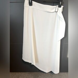 NWT Marciano Off White Asymmetrical hem Crepe Skirt Size 6.